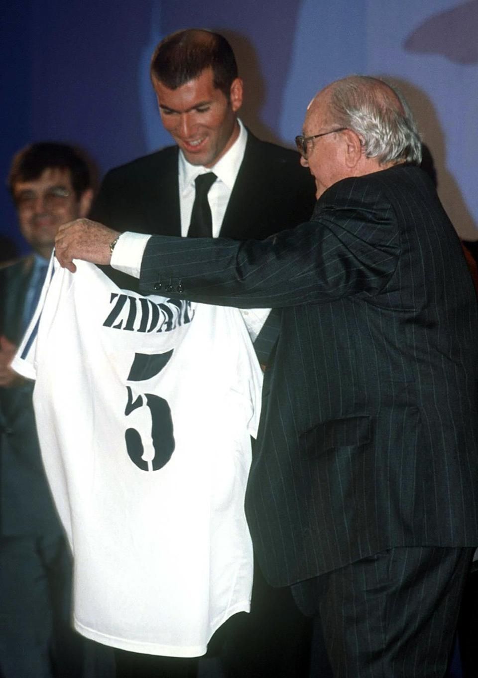 Zinédine Zidane 2001-ben 53 millió fontnak megfelelő összegért lett rekorder (Fotó: AFP)