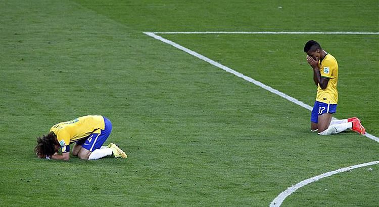 David Luiz és Luis Gustavo a németek elleni vereség után