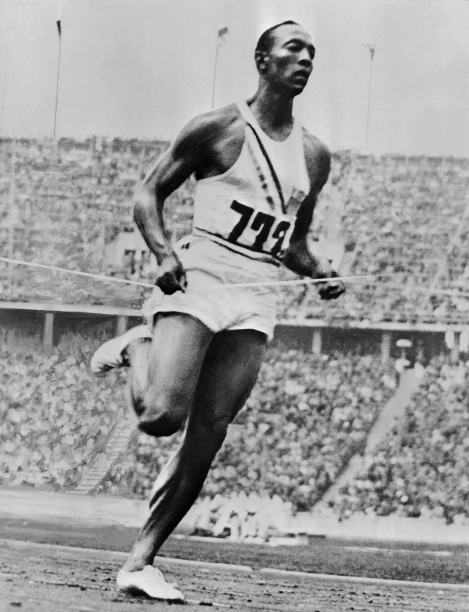Jesse Owens az 1936-os berlini olimpián az amerikai válogatott szerelésében (Fotó: AFP)