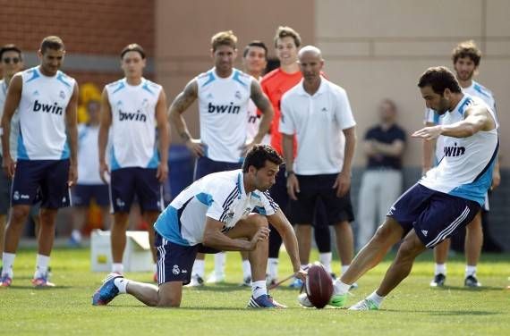 Gonzalo Higuaín is labdába rúgott (Forrás: offthepost.info)