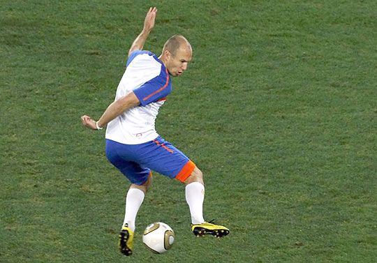 Robben még a spanyolok számára is nehezen  követhető játékos (Fotó: Action Images)