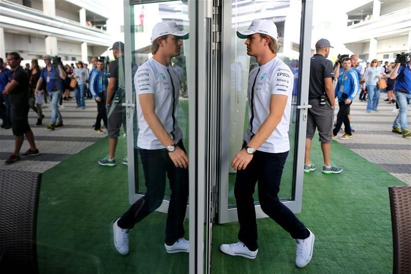 Rosberg nem megy a falnak