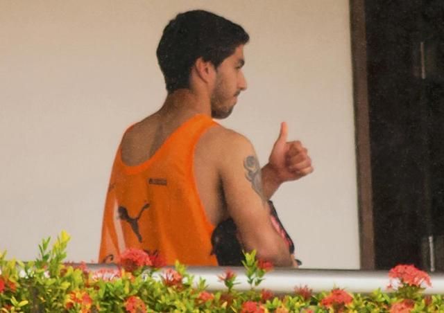 Suárez idő előtt búcsúzott a brazíliai világbajnokságtól (Fotó: Action Images)