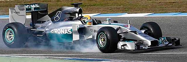 Hamiltont alighanem ma már nem látjuk, remélhetőleg a Mercedesben nem esett akkora kár, hogy az egész teszthét rámenjen (Fotó: Reuters)
