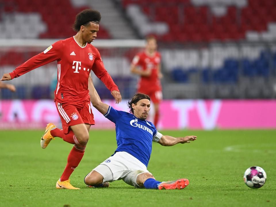 Sané (balra) megszerezte az első bajnoki gólját a Bayern mezében, a Schalke padlót fogott (Fotó: AFP)