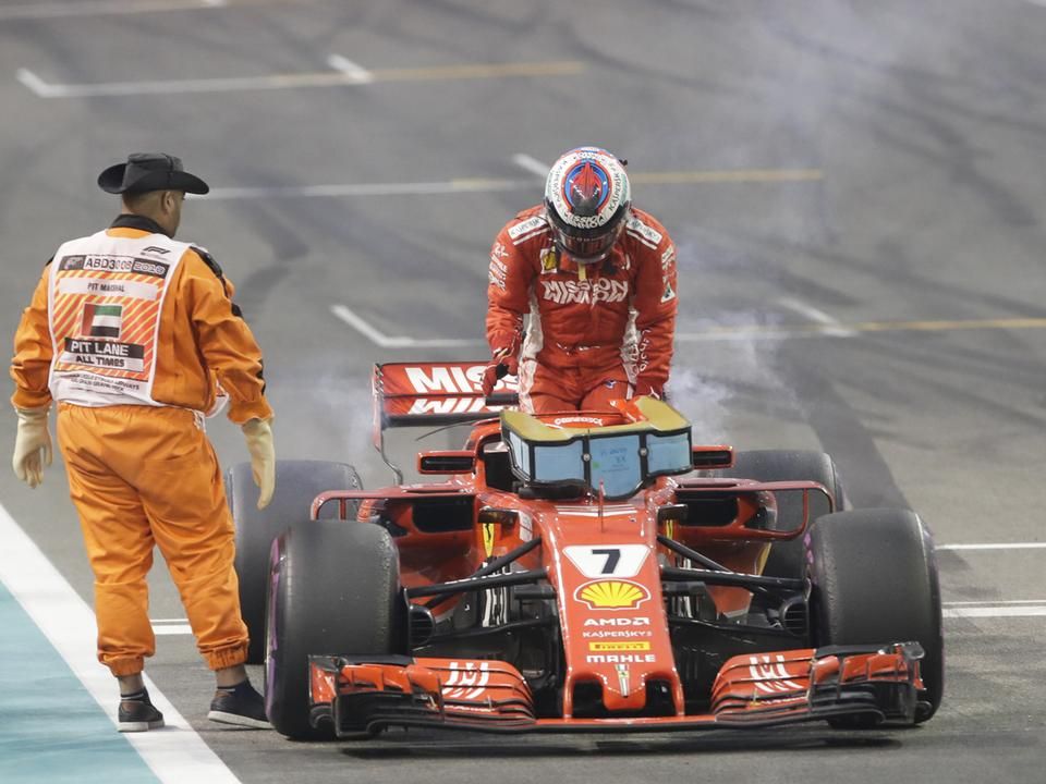 Így ért véget Räikkönen utolsó ferraris versenye (Fotó: AFP)