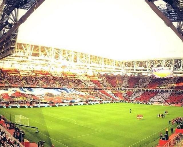 A Szpartak Moszkva új, 42 ezer férőhelyes stadionja a Crvena zvezda elleni nyitómeccsen (Fotó: Twitter)