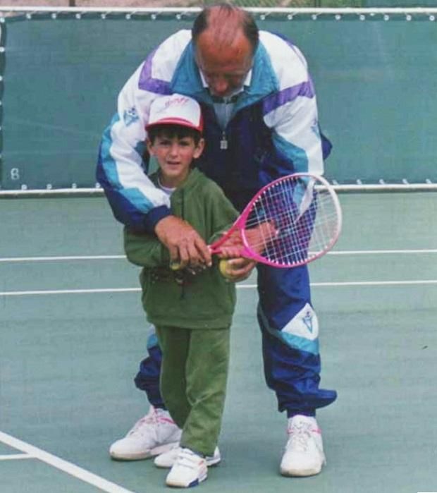 1991: az első teniszleckék egyike