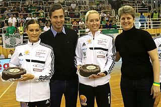 Görbicz Anitát és Katrine Lundét 
köszöntötték a hazaiak a meccs előtt