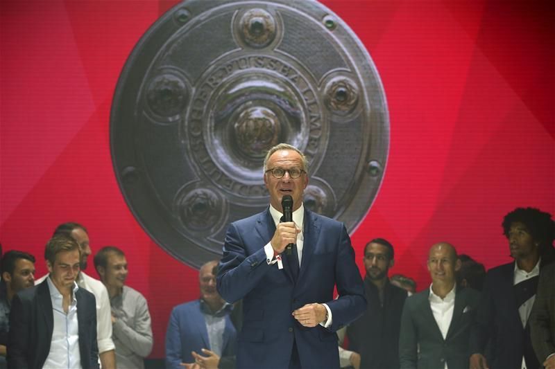 Karl-Heinz Rummenigge köszöntötte a bajnokcsapatot (Fotó: Reuters)