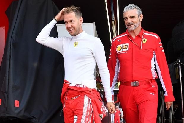 2015: Sebastian Vettelt Maurizio Arrivabene csapatfőnök is nagy lelkesedéssel fogadta (Fotó: AFP)