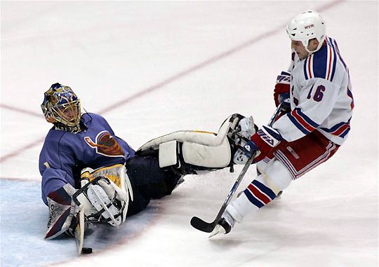 Hedbergnek (balra) egyszerűen nem lehetett túljárni az eszén (Fotó: Action Images, archív)