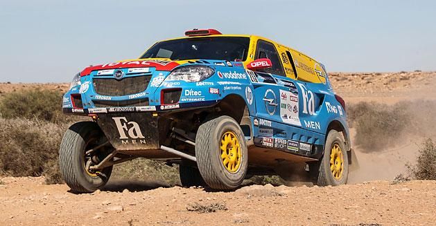 Szalay Balázs autója egyben (Fotó: Opel Dakar Team)