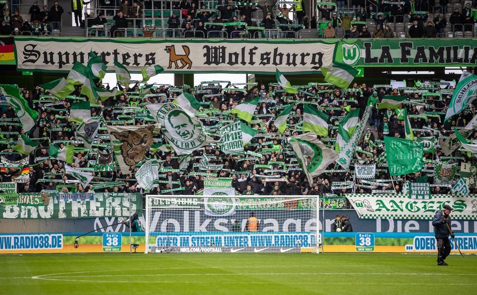 Jó a hangulat a stadionban (Fotó: AFP)