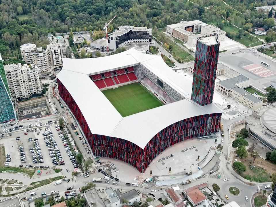 Albánia új 22 ezres stadionja felülről (Fotó: AFP)
