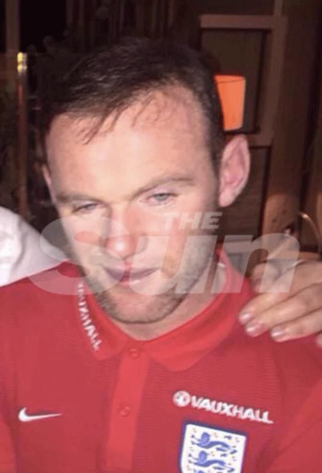 Rooney ivott egy picit, aztán összebalhézott egy energiaitallal (Fotó: The Sun)