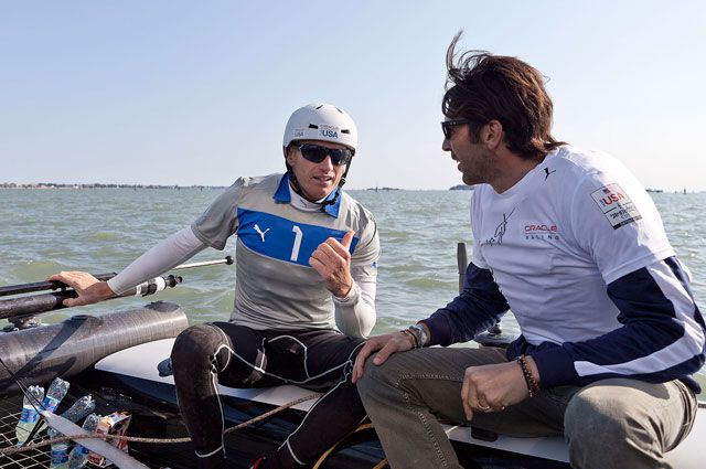 Gianluigi Buffon és James Spithill kapitány (Fotók: oracleracingmedia.com)