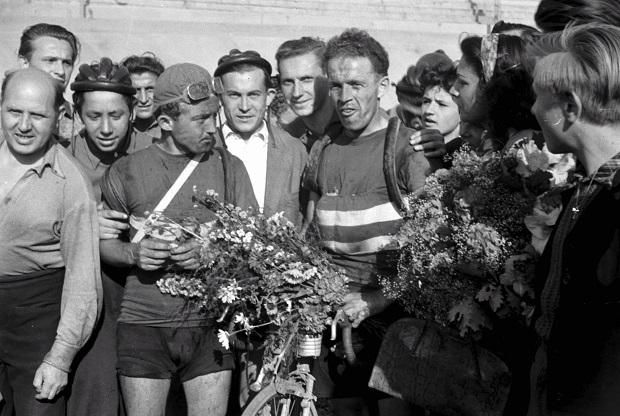 1949-ben a francia André Labeylie (balról a harmadik) több mint tízperces előnnyel nyert