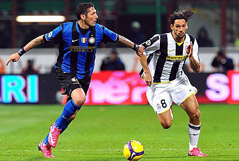 ... csak úgy, mint Marco Materazzi és Amauri (Fotó: AP)