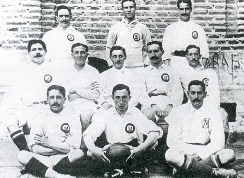 Az első fennmaradt csapatkép: a Madrid Foot-Ball Club játékosai 1907-ben