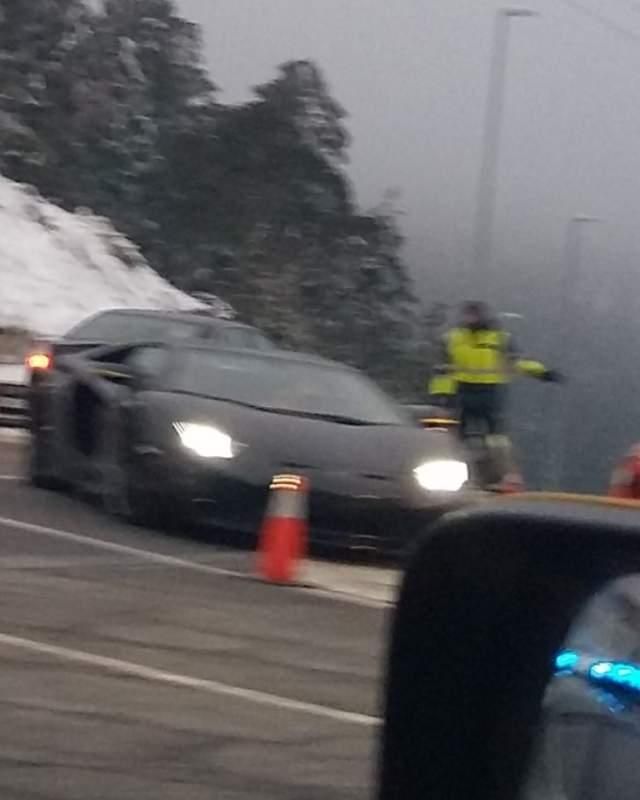 CR nem bírta, az út szélén hagyta a Lamborghinit (Fotó: Informalia)