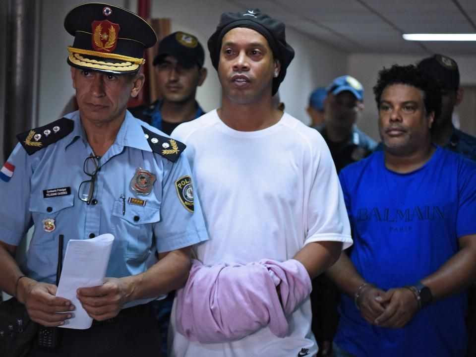 Paraguayban nem vicceltek, tényleg a börtönben éjszakázott Ronaldinho (Fotó: AFP)