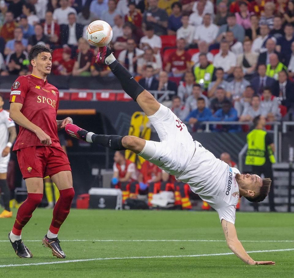 Lucas Ocampos ilyen mozdulattal is megpróbált gólt szerezni a Roma elleni döntőben (FOTÓ: TÖRÖK ATTILA)