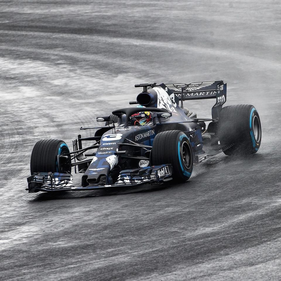 Az ausztrál pilóta esős körülmények között próbálta ki új autóját (Fotó: Facebook/Red Bull Racing)