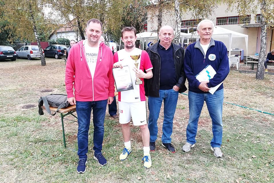 A Kolbász-kupa 2. helyéért járó díjat Fazekas Zoltán vette át az NS-csapat nevében