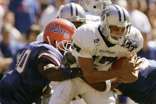 Clint Marks (Middle Tennessee) indul akcióba (Fotó: Reuters)