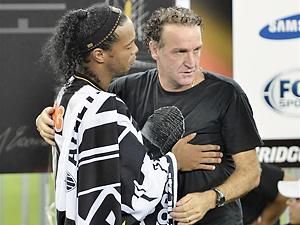 Ronaldinho és Cuca, az Atlético volt edzője (Fotó: Reuters)