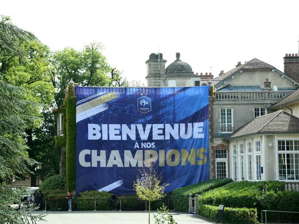 A grandiózus terekkel rendelkező clairefontaine-i akadémia köszönti bajnokait (Fotók: AFP)