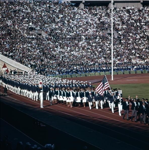 6. Dallas Cowboysnak öltözött amerikaiak – 1964, Tokió (Fotó: buzzfeed.com)