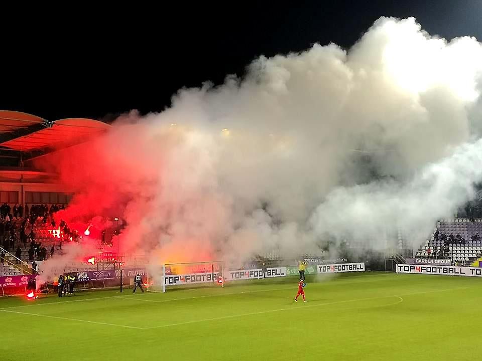 A játékot nem kellett megszakítani a nagy füst miatt (Fotó: Pusztai Viola)