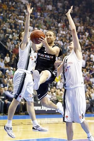 A fehér mezes Partizan a Besiktas ellen szerezte 
meg az első győzelmét (Fotó: Reuters)