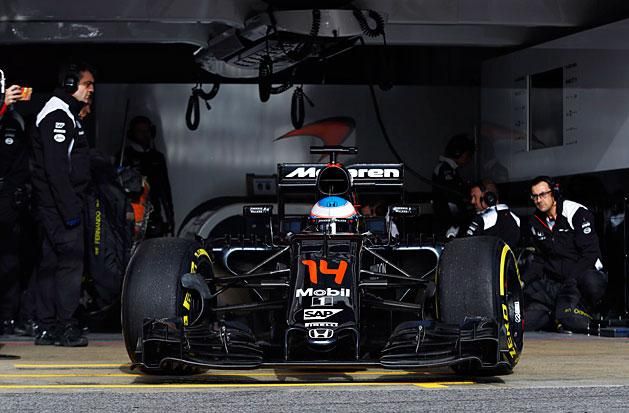 Alonso már reggel felrakatta a lágy gumikat a McLaren-Hondára