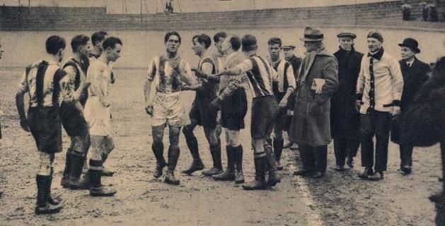 Az  1931-es Sporthírlap „Egy emberpárt kiűztek a paradicsomból” címmel  tálalja, hogy a Nemzeti–Hungária meccsen a bíró kiállította Hirzert és  Törököt