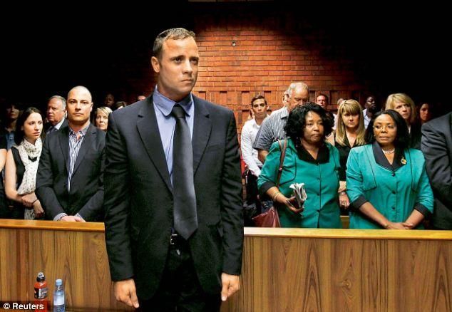 Oscar Pistorius a bíróság előtt (Fotó: Reuters)