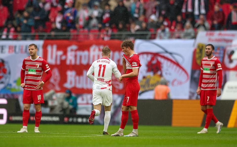 Pont nélkül maradt a piros mezes Augsburg (Fotó: AFP)