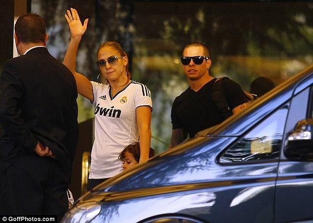 Jennifer Lopez, Emme, Max és az énekesnő barátja, Casper Smart Madridban (Fotók: GoffPhotos.com)