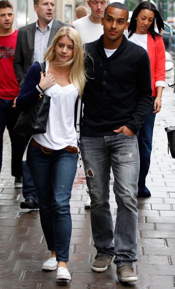 Melanie Slade Theo Walcott-tal sétálgatott (Fotó: skyliving.sky.com)