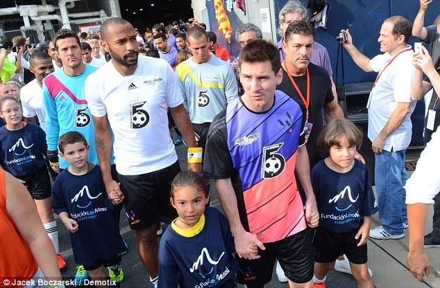 Volt néhány szerencsés, akinek összejött a találkozás Messivel (Forrás: dailymail.co.uk)