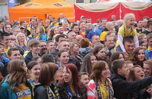 Több ezren köszöntötték a Kielce játékosait (Fotók: vivetargi.pl)