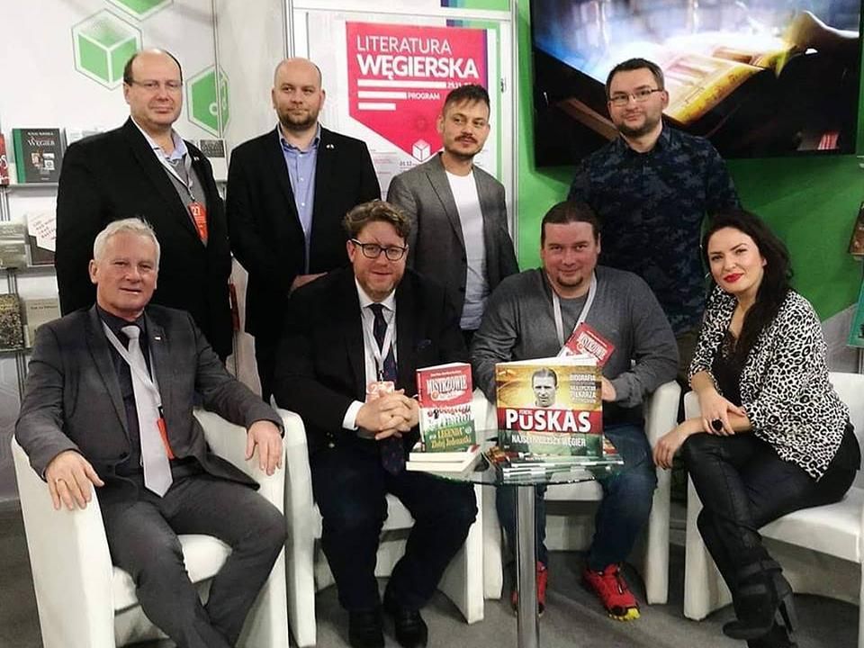 Szöllősi György a szerzőkkel és a lengyel kollégákkal