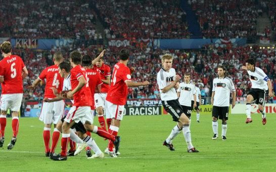 A 2008-as Eb-n az osztrákoknak lőtt szabadrúgás gólja az év találata lett Németországban (Forrás: kicker.de)
