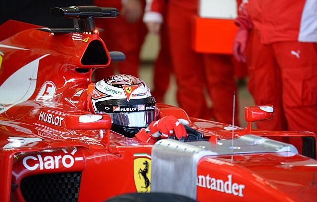Räikkönen és a mérőműszer a Ferrarin