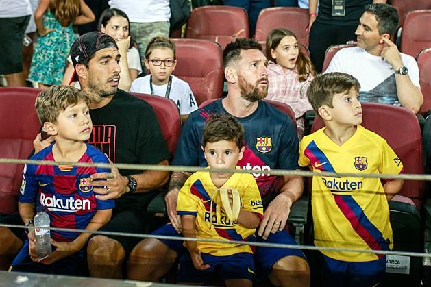 Messi a sérülése miatt a lelátóról kénytelen nézni a Barca meccseit (Fotó: AFP)