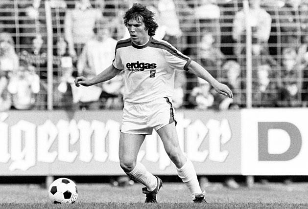 1979. szeptember 22., Bundesliga-bemutatkozás. Élete első Bundesliga-fellépése: csapatával, a Borussia Mönchengladbachhal 4–2-es vereséget szenvedett a Kaiserslauterntől (Fotó: Imago Images)