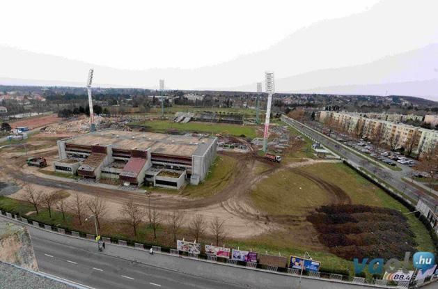 Néhány héttel ezelőtt még nem így nézett ki a Rohonci úti stadion (Fotók: haladas.hu)