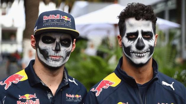 A Red Bull pilótái a horrormaszkban (Fotó: AFP)